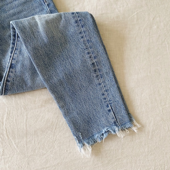 Levi’s Wedgie Frayed Jeans - Picture 11 of 11
